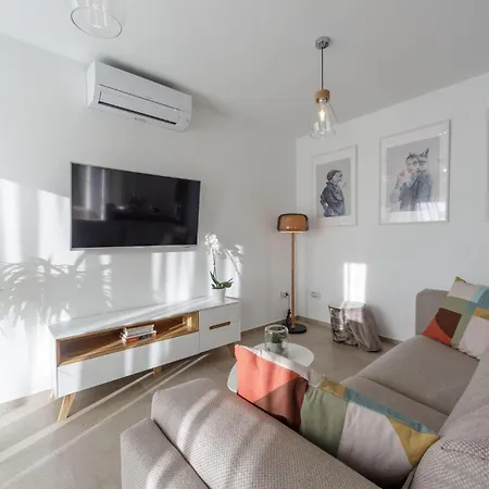 2 Bedroom Awesome In