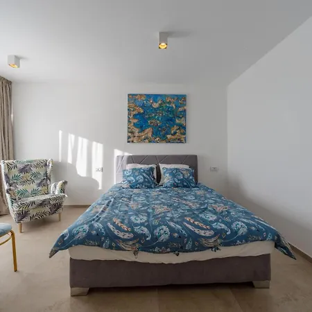 2 Bedroom Awesome In *